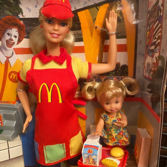 Collector’s 2001 Barbie and Kelly - McDonald’s Fun Time - Picture 2 of 7